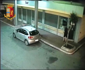 Due rapine in quattro giorni, arrestato dalla polizia un giovane di Trani