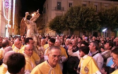 Trani religiosa, San Michele troppo piccola: per la statua dell'Arcangelo una concorso di fedeli senza precedenti