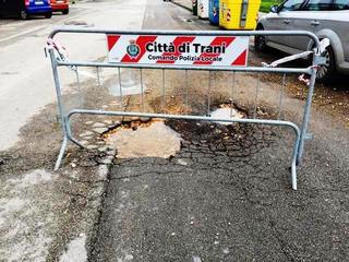 Strade di Trani, dieci anni fa la «global service» che le avrebbe rimesse a nuovo: infatti, via Falcone, è già tutta da rifare