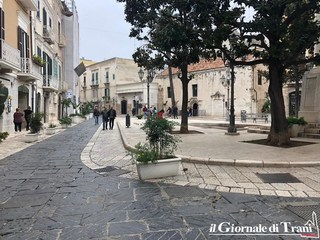 Via Mario Pagano e piazza Libertà... di passeggiare: si conclude oggi il primo weekend senz'auto: i cittadini gradiscono