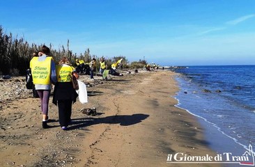 Ma quanta plastica sul litorale di Trani. E Legambiente e compagni sono solo a metà dell'opera:  si conclude oggi 