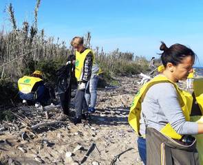 Mare e plastica, l'allarme di Legambiente Trani: «Ogni nostro gesto, prima o poi, ci si ritorcerà contro»