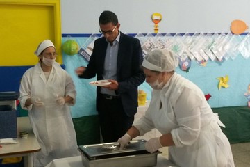 Refezione scolastica a Trani, Forza Italia: «Non si tolga il pasto ai figli dei morosi»