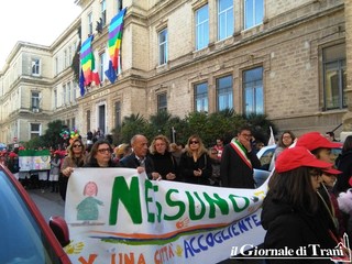 AGGIORNATO. Trani, oltre duemila bambini in marcia per i propri diritti. C'è anche Emiliano