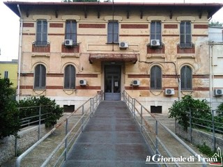 Campagna vaccinale, avvio al freddo: spenti i termosifoni a Trani e Barletta