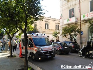 Trani, incidente tra auto e moto in centro. Solo lievi ferite