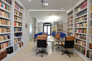 Giornata contro la violenza sulle donne, oggi all'Università popolare di santa Sofia inaugurazione della mostra 