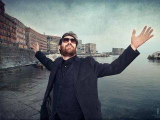 Oggi a Trani il cantautore Maldestro presenterà il suo inedito 