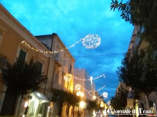 Natale di Trani, in via Aldo Moro le prime luci sono a cura dei commercianti