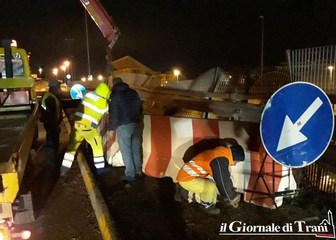 Incidente a Trani centro, chiuso per l'intera giornata odierna il tratto sottostante la barriera pericolante