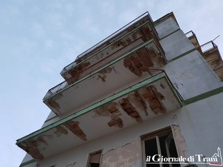 Trani, fine di un rudere: dopo ventuno anni, addio all'ex caserma Carabinieri del lungomare. Vi sorgerà un edificio per civili abitazioni