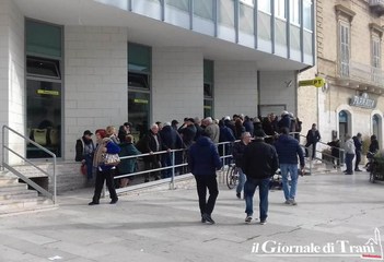 Trani, tutti in coda per la pensione: un rito anacronistico ed anche pericoloso