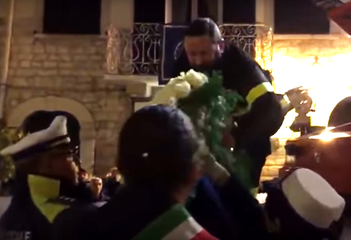 VIDEO. L'omaggio di Trani all'Immacolata si estende ai Vigili del fuoco, «eroi di tutti i giorni»