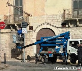 Centro storico di Trani, ecco il quarto varco: è in fase di montaggio in via Porta vassalla. A giorni sarà attivo