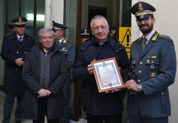 Nel 17mo secolo monastero, oggi caserma: il vescovo visita la Guardia di finanza di Trani e la ringrazia per il suo operato