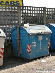 AGGIORNATO. Trani, in via Superga, proprio nel giorno del mercato, una busta contenente urina