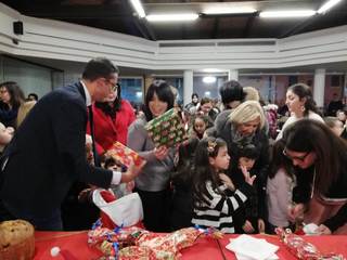 Nella biblioteca di Trani, scambio di auguri tra il sindaco e i minori seguiti nei centri educativi