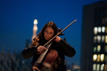 La violoncellista di Trani Chiara Pia Aurora nel cast dei protagonisti de «La compagnia dei cigno»: dal 7 gennaio, in prima serata, su Rai1
