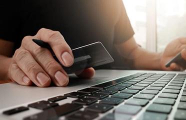 Natale e shopping online, i consigli della Polizia di Stato per non incorrere in truffe