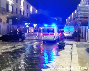 Trani, veicolo disperde olio in via Mario Pagano: pedone cade e riporta traumi