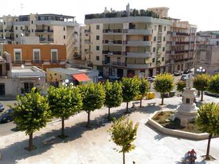 Natale a Trani, oggi il nuovo mercato straordinario in piazza Indipendenza