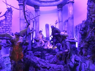 FOTO. A spasso per presepi, il rito irrinunciabile del Natale di Trani