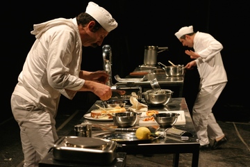 “Trani sul filo”, oggi lo spettacolo “Pasticceri”