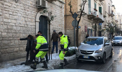 Situazione neve in Puglia, Emiliano: «Protezione civile attiva h 24. Raccomandiamo prudenza sulle strade»