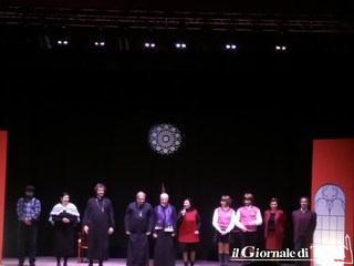 “Tre preti per una besciamella”: la prima di “Venerdì a teatro” a Trani registra il tutto esaurito