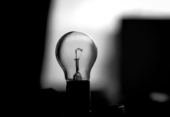 Trani tradita dalla pioggia: salta cabina elettrica e i blackout rovinano il sabato sera