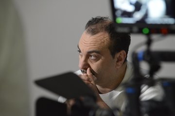 Malore in sala, compagnia di Trani sospende per un quarto d'ora spettacolo a Bari: spettatore fuori pericolo e, dopo la ripresa, il trionfo