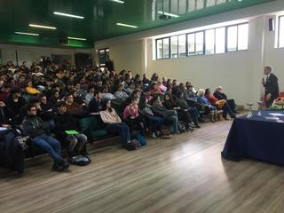 Gli alunni del “Vecchi” di Trani incontrano il presidente di zona territoriale di Confindustria Bari - Bat