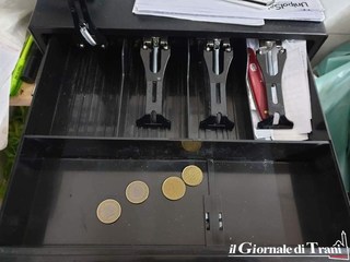 Trani e le bande «alla frutta»: nuovo furto da 2,70 euro allo stesso fruttivendolo di un anno fa