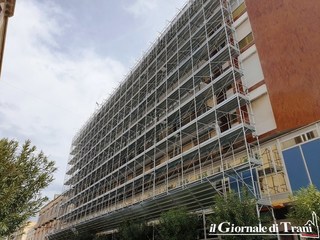 Via Cavour, via alla messa in sicurezza di uno degli edifici più grandi di Trani. Decisivo, l'incidente dello scorso 2 gennaio
