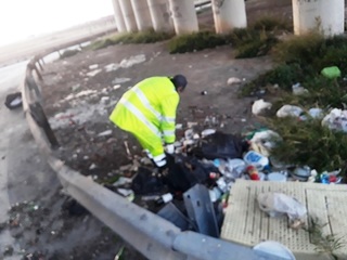 Amiu ripulisce molte zone di Trani dai rifiuti ingombranti. Appello dell'Au Nacci: «Utilizziamo l'isola ecologica e collaboriamo per mantenere la città pulita»