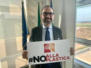La Puglia dice «no» alla plastica nei lidi: è la prima Regione in Italia