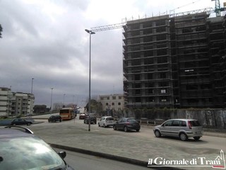 Bus si pianta nel bel mezzo della rotatoria: Trani, disagi all'ora di punta in via Istria