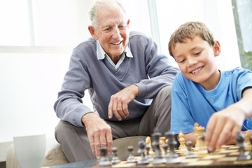 Puglia, approvata la proposta di legge di iniziativa popolare per la promozione dell'invecchiamento attivo