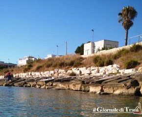 Spese di rimozione dei rifiuti dalla costa: la Regione concede a Trani 48.000 euro