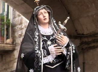 Trani religiosa, il racconto dell'intensa notte dell'Addolorata. E, al ritiro, la processione devia per non disturbare il riposo di Nerone