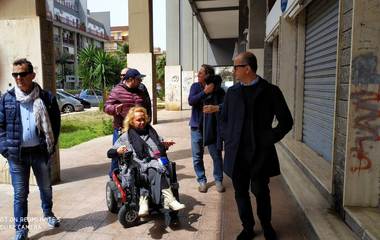 Trani, i vertici di Amiu visitano Pozzopiano ed il comitato bacchetta i residenti: «Nessun intervento sarà risolutivo se la gente non smette di sporcare»