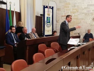 Bilancio, come volevasi dimostrare: il sindaco di Trani resta in sella con 17 voti favorevoli. Astenuta Merra