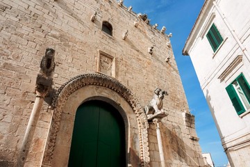 FOTO e VIDEO. «Music platform» dedica la sua nuova puntata a Trani: immagini mozzafiato fra le note di Cassanelli e Massara