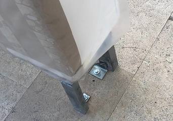 Stava per installare un dehor non autorizzato: multato e fermato dalla Polizia locale di Trani