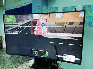 Scuola Petronelli di Trani, iniziate le lezioni di educazione stradale con il simulatore di bici