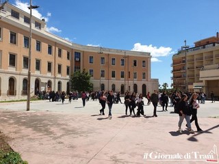 Terremoto a Trani, la Provincia non risponde per iscritto: scuole superiori chiuse anche oggi