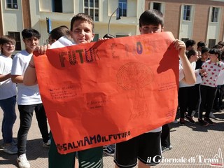 Surriscaldamento del pianeta, da Trani un gesto concreto con gli alberi piantati dagli alunni della Rocca-Bovio-Palumbo