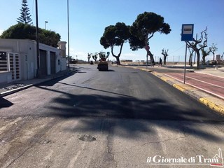 Lungomare di Trani, procedono i lavori sulla pista ciclabile. Già bitumata piazza Plebiscito