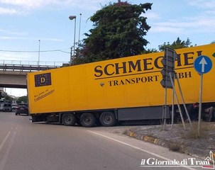 Trani centro colpisce ancora: questa volta è toccato ad un tir tedesco