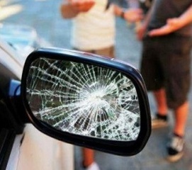 Rimprovera baby gang che prende a calci gli specchietti e, in cambio, riceve una testata: infrazione nasale e trauma cranico per un 32enne di Trani